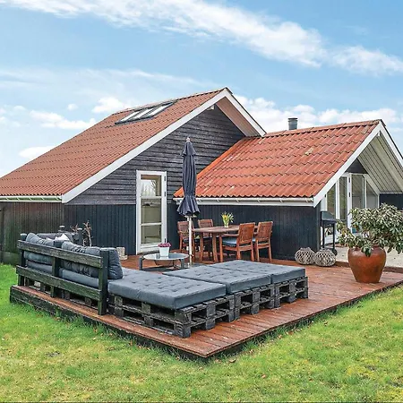 Cozy Home In Karrebaeksminde With Wifi